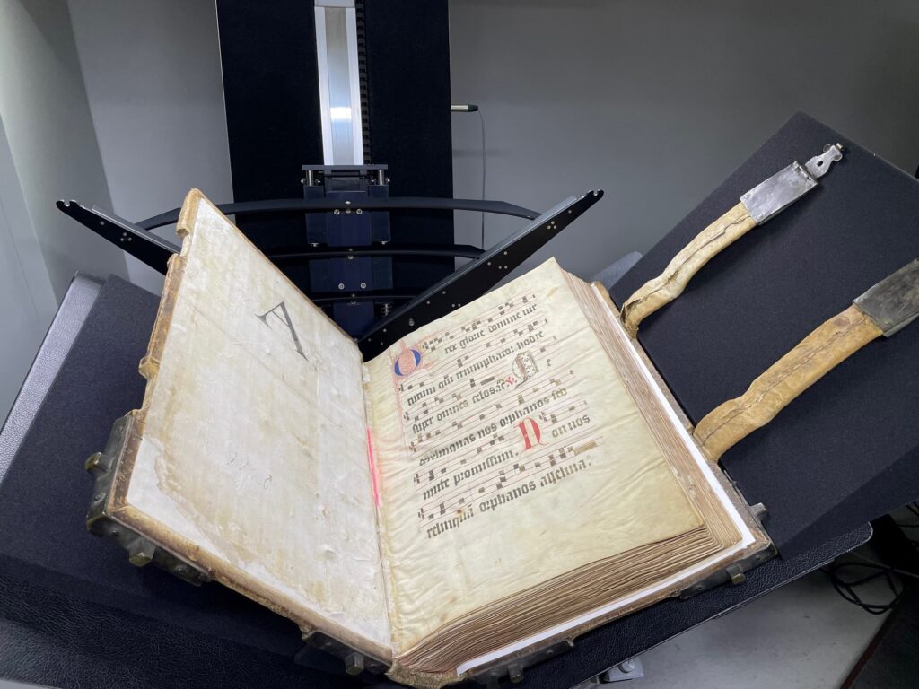 Among the volumes being digitized in the Mainz University Library is a choir book of the Carmelites from the Episcopal Cathedral and Diocesan Museum in Mainz (codex B 330 C, CC0). (photo/©: Christian George / Mainz University Library)