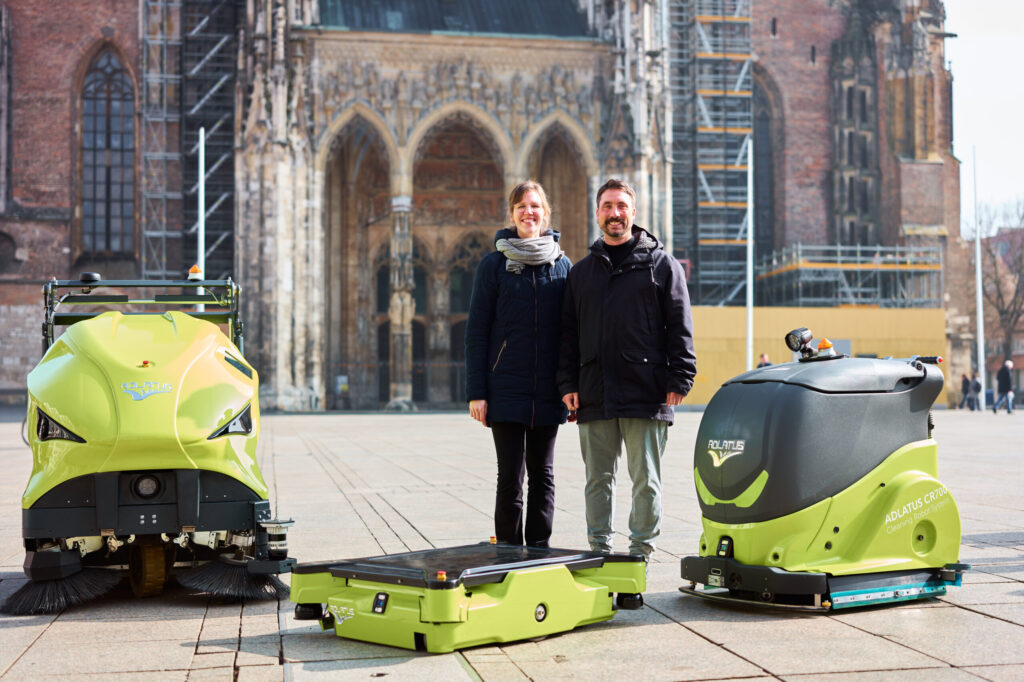 Johannes Kraus (r.) and Marlene Wessels (l.) at a meeting of the consortium in Ulm in February 2024 (photo/©: Thomas Abé)