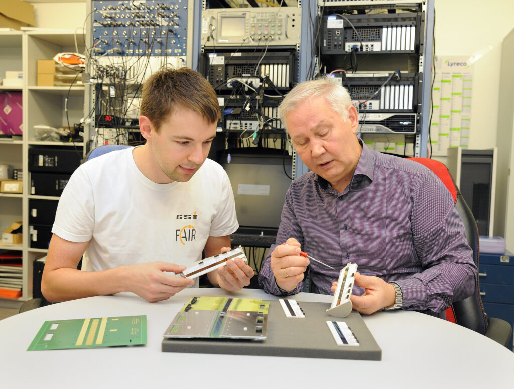 Dr. Alexander Yakushev (right), spokesperson of the experiment, and Dominik Dietzel, PhD student from Mainz University, work on the detector channel used to register the short-lived nihonium and moscovium atoms. (photo/©: Gabi Otto, GSI/FAIR)