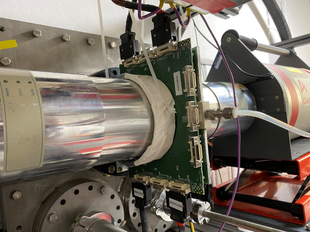 Experimental setup behind the TASCA separator: The detector array with the quartz-coated detectors is located between the two visible circuit boards. Additional detectors surround the channel. (photo/©: Alexander Yakushev)