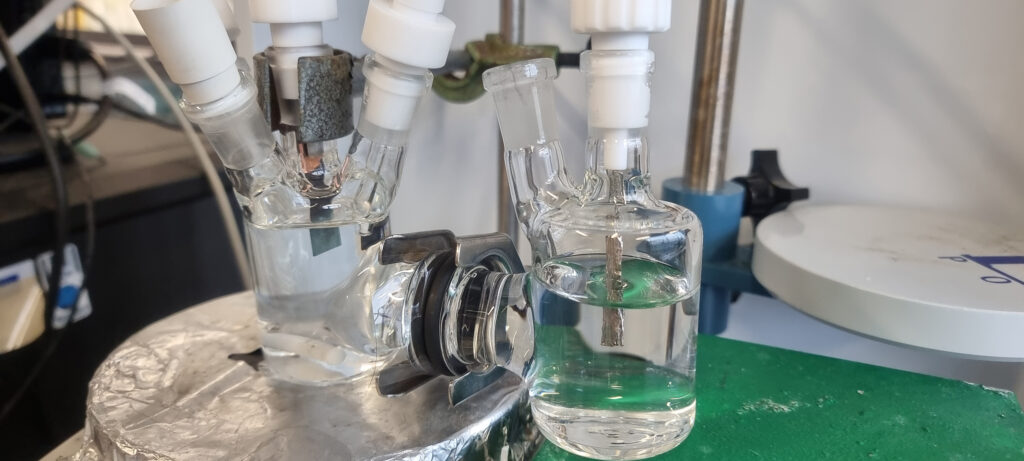 Experimental setup used for the conversion of carbon dioxide to ethanol in the lab of Professor Carsten Streb’s team at Mainz University (photo/©: Julius Wetzel)