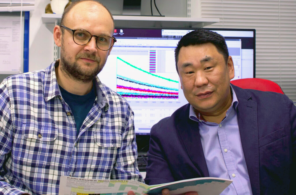 Dr. Pavol Mosat (left) and Dr. Khuyagbaatar Jadambaa (right) (photo: Michio Asai)