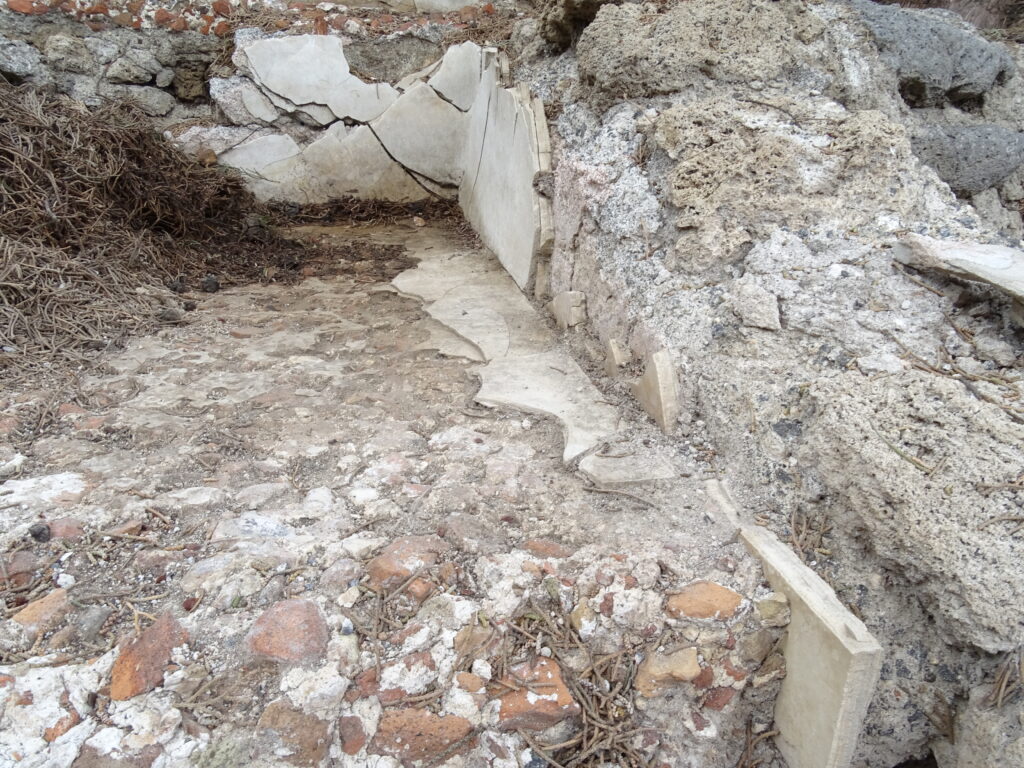 Pools of the oldest public bathing facilities in Pompeii, dating back to 130 BC (photo/©: Cees Passchier)