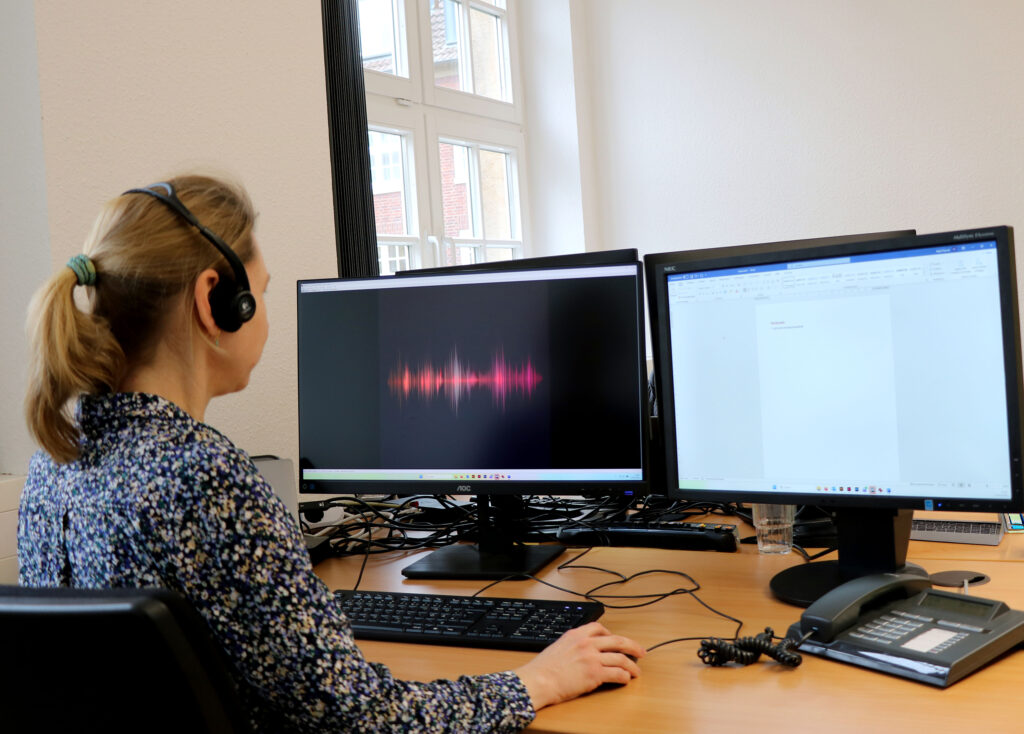 An intercept interpreter / translator (IIT) at work (photo/©: Katja Preusse / German Police University)