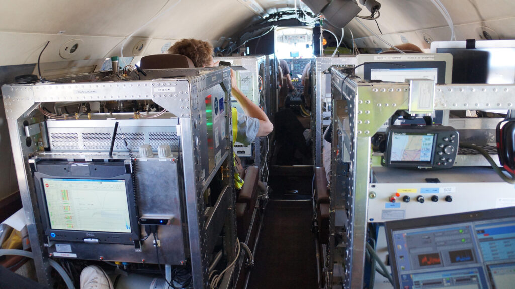 Cabin of the DLR Falcon 20E with measuring instruments: Experienced experimenters operate the complex measuring instruments on board the research aircraft during the flight. (© DLR)